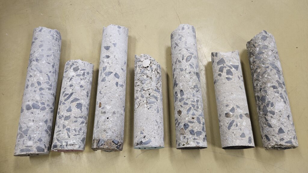 Jádrové vývrty betonu mostu