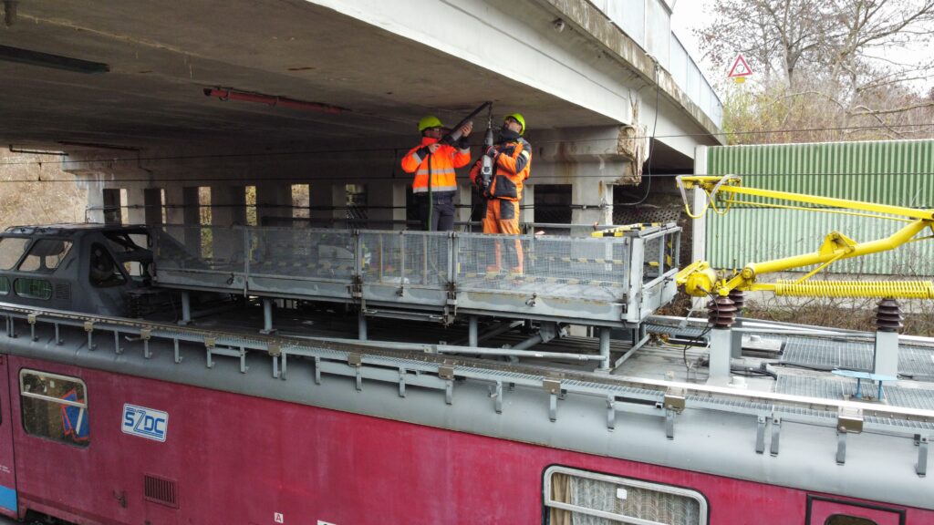 Vrtací práce z drážní plošiny